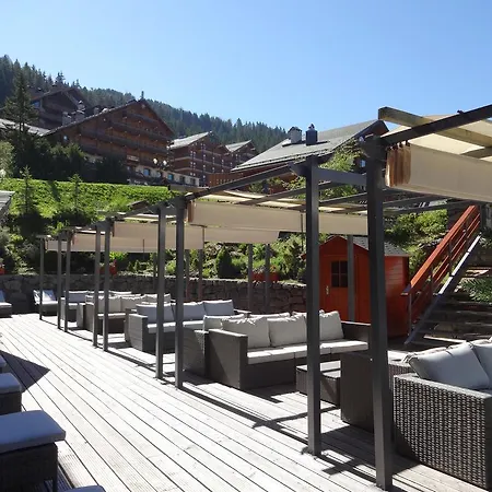 Le Grand Chalet Des Pistes 3*